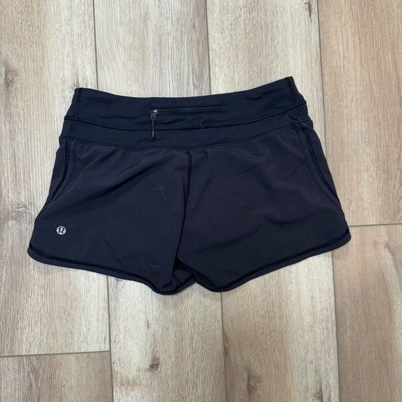 Lululemon Shorts with lining - Picture 2 of 2